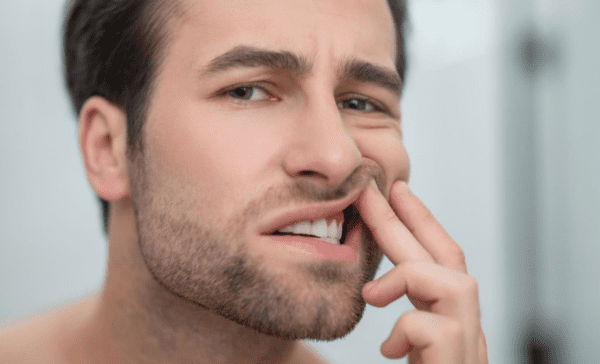 Comprendre les causes des inflammations dentaires